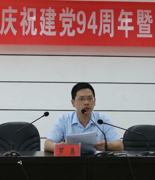 C:\Documents and Settings\Administrator\桌面\院长讲党课.JPG